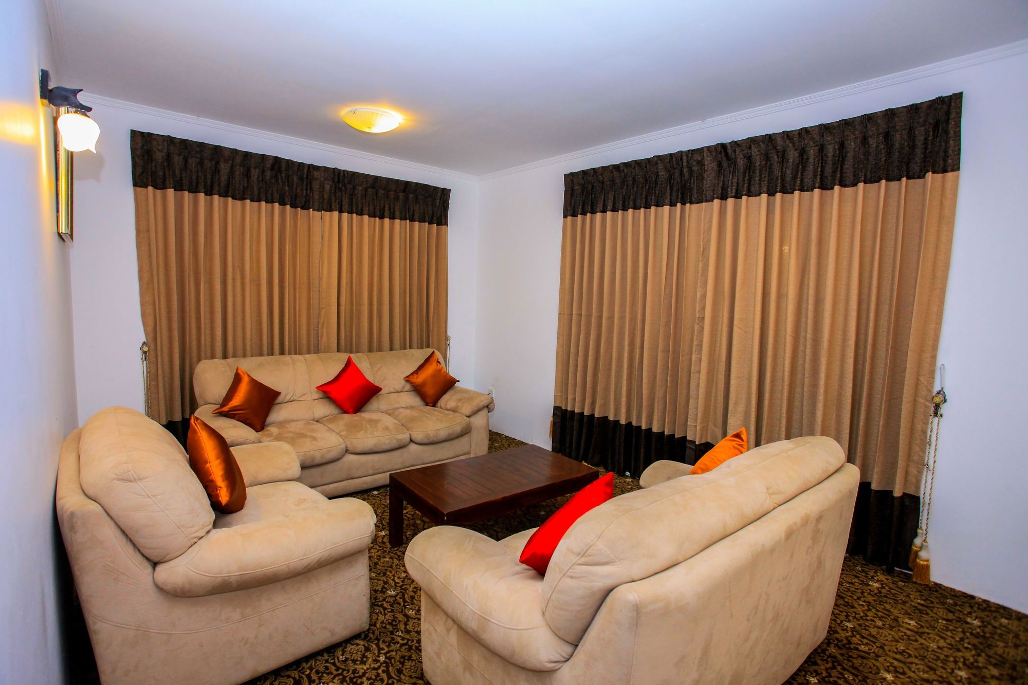 La Cottage Boutique Hotel & Restaurant Нувара-Элия Экстерьер фото